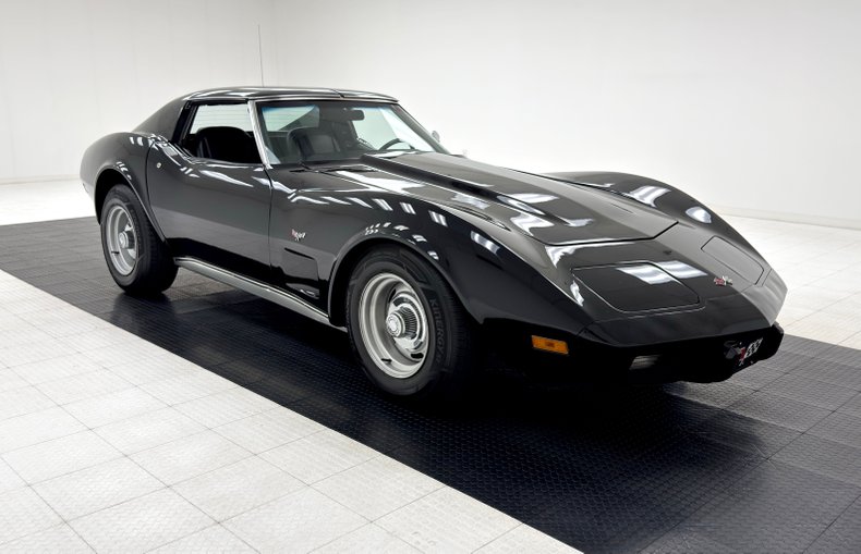 Chevrolet-Corvette-1977-Black-Black-13