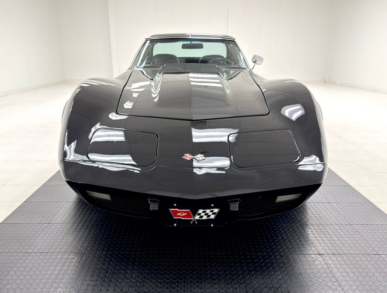 Chevrolet-Corvette-1977-Black-Black-14