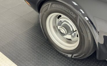 Chevrolet-Corvette-1977-Black-Black-15