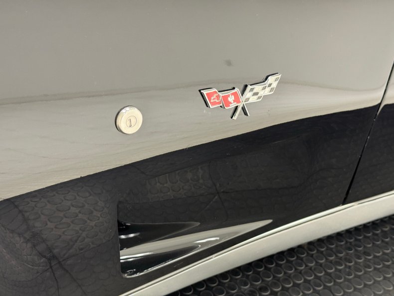 Chevrolet-Corvette-1977-Black-Black-16