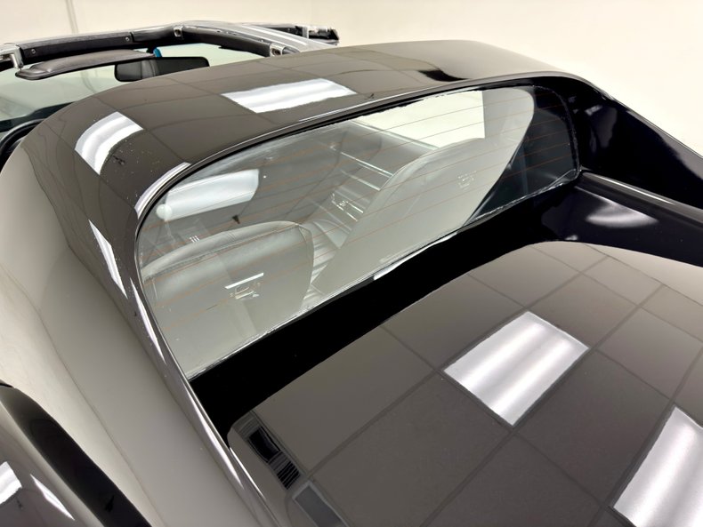 Chevrolet-Corvette-1977-Black-Black-21