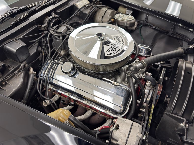 Chevrolet-Corvette-1977-Black-Black-27