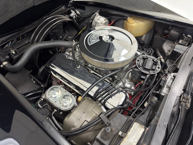 Chevrolet-Corvette-1977-Black-Black-29