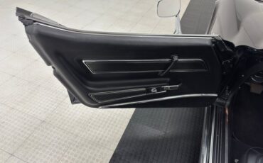 Chevrolet-Corvette-1977-Black-Black-30
