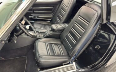 Chevrolet-Corvette-1977-Black-Black-32