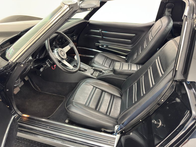Chevrolet-Corvette-1977-Black-Black-35