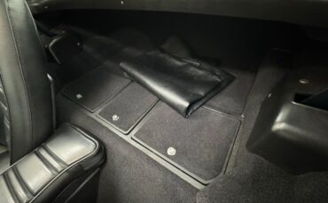Chevrolet-Corvette-1977-Black-Black-36