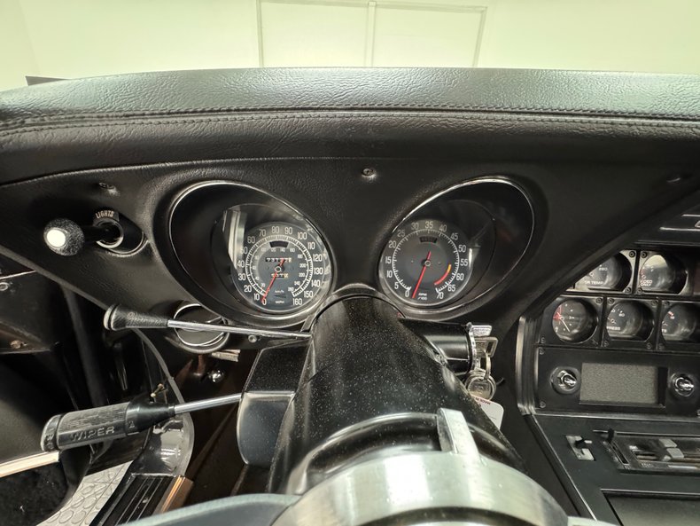 Chevrolet-Corvette-1977-Black-Black-41