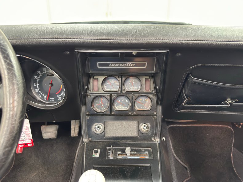 Chevrolet-Corvette-1977-Black-Black-43