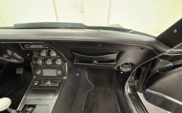 Chevrolet-Corvette-1977-Black-Black-44