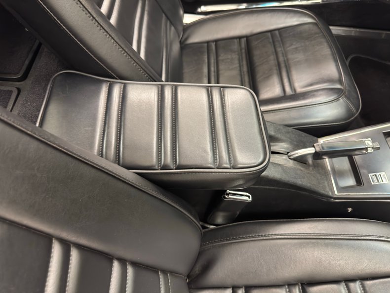 Chevrolet-Corvette-1977-Black-Black-46