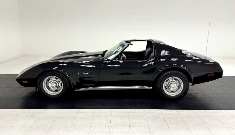 Chevrolet-Corvette-1977-Black-Black-8