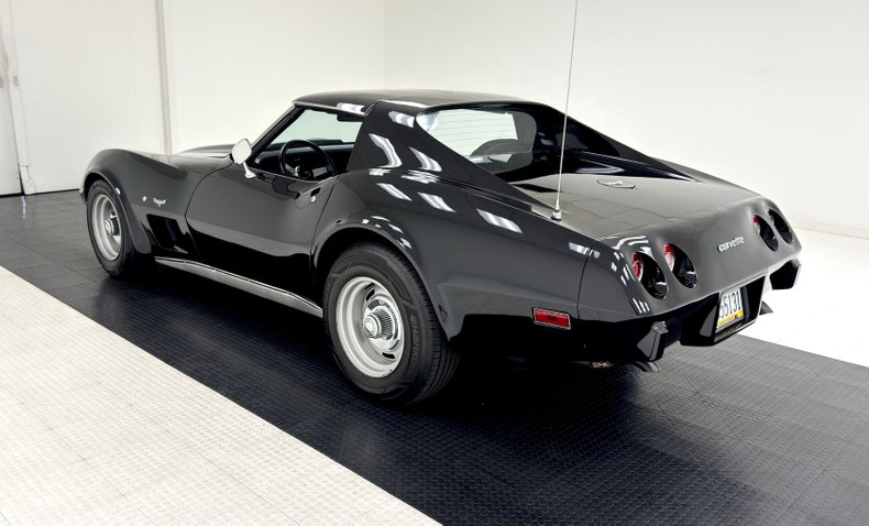Chevrolet-Corvette-1977-Black-Black-9