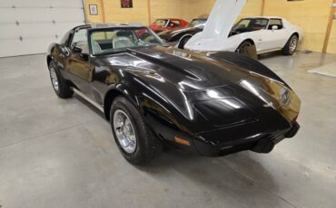Chevrolet-Corvette-1977-Black-Smoke-37
