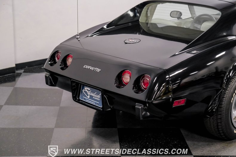 Chevrolet-Corvette-1977-Black-Smoke-Gray-15