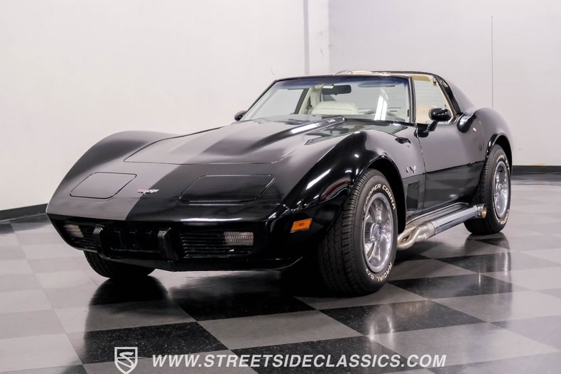Chevrolet-Corvette-1977-Black-Smoke-Gray-25
