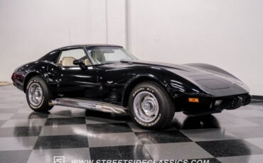 Chevrolet-Corvette-1977-Black-Smoke-Gray-3