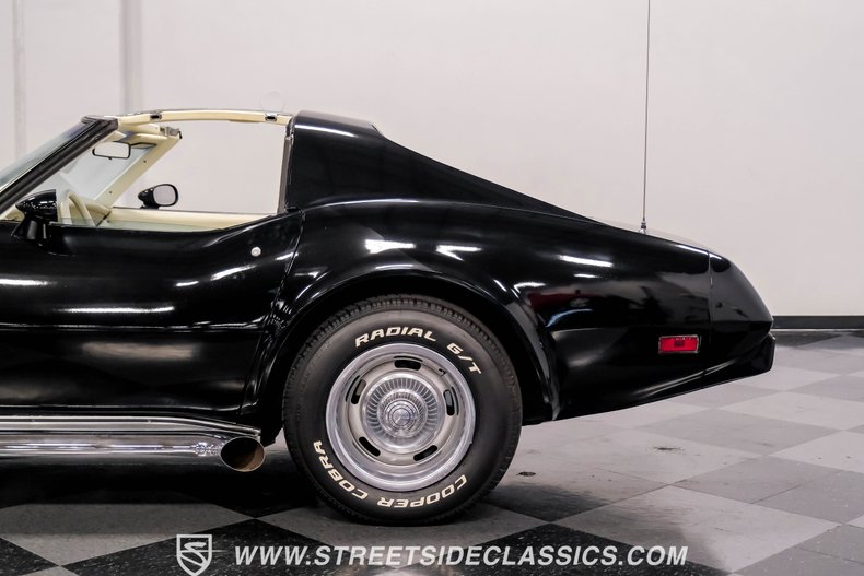 Chevrolet-Corvette-1977-Black-Smoke-Gray-30