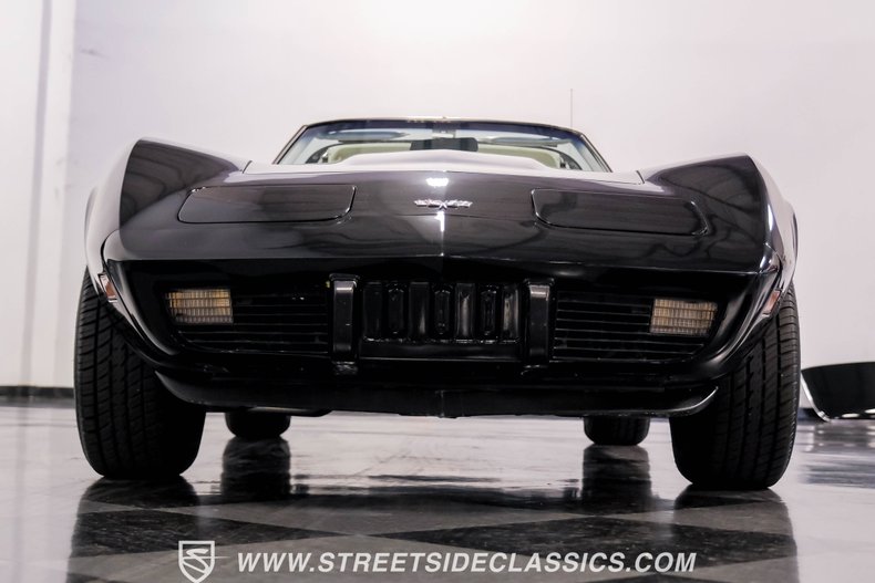 Chevrolet-Corvette-1977-Black-Smoke-Gray-33