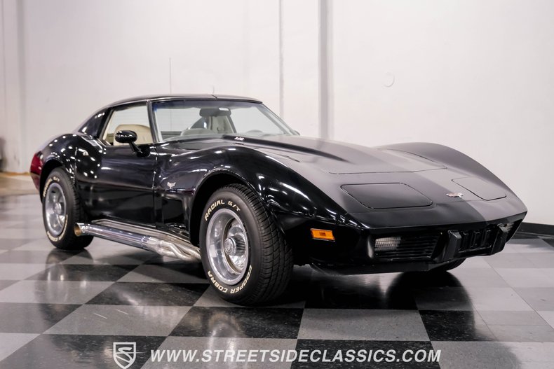 Chevrolet-Corvette-1977-Black-Smoke-Gray-4