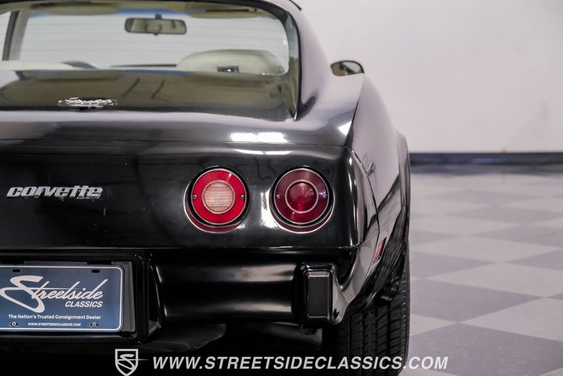 Chevrolet-Corvette-1977-Black-Smoke-Gray-9