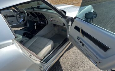 Chevrolet-Corvette-1977-Coupe-15