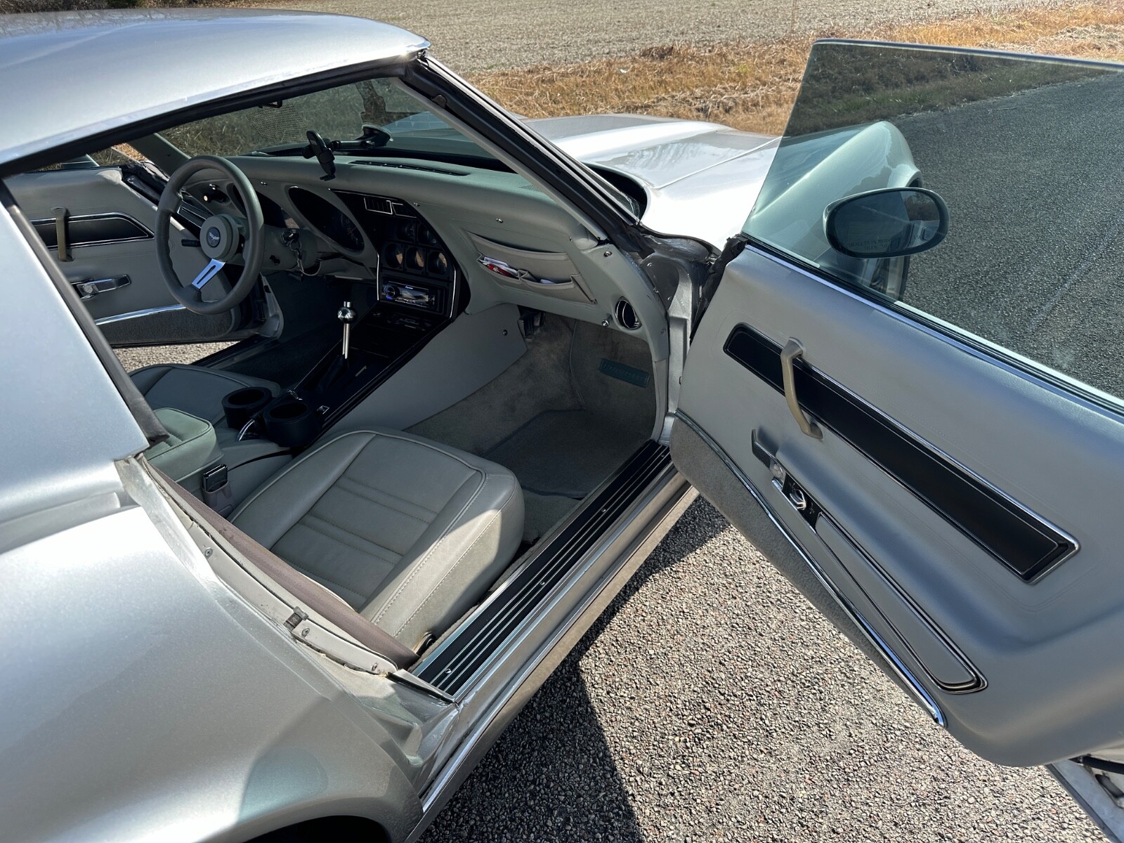 Chevrolet-Corvette-1977-Coupe-15