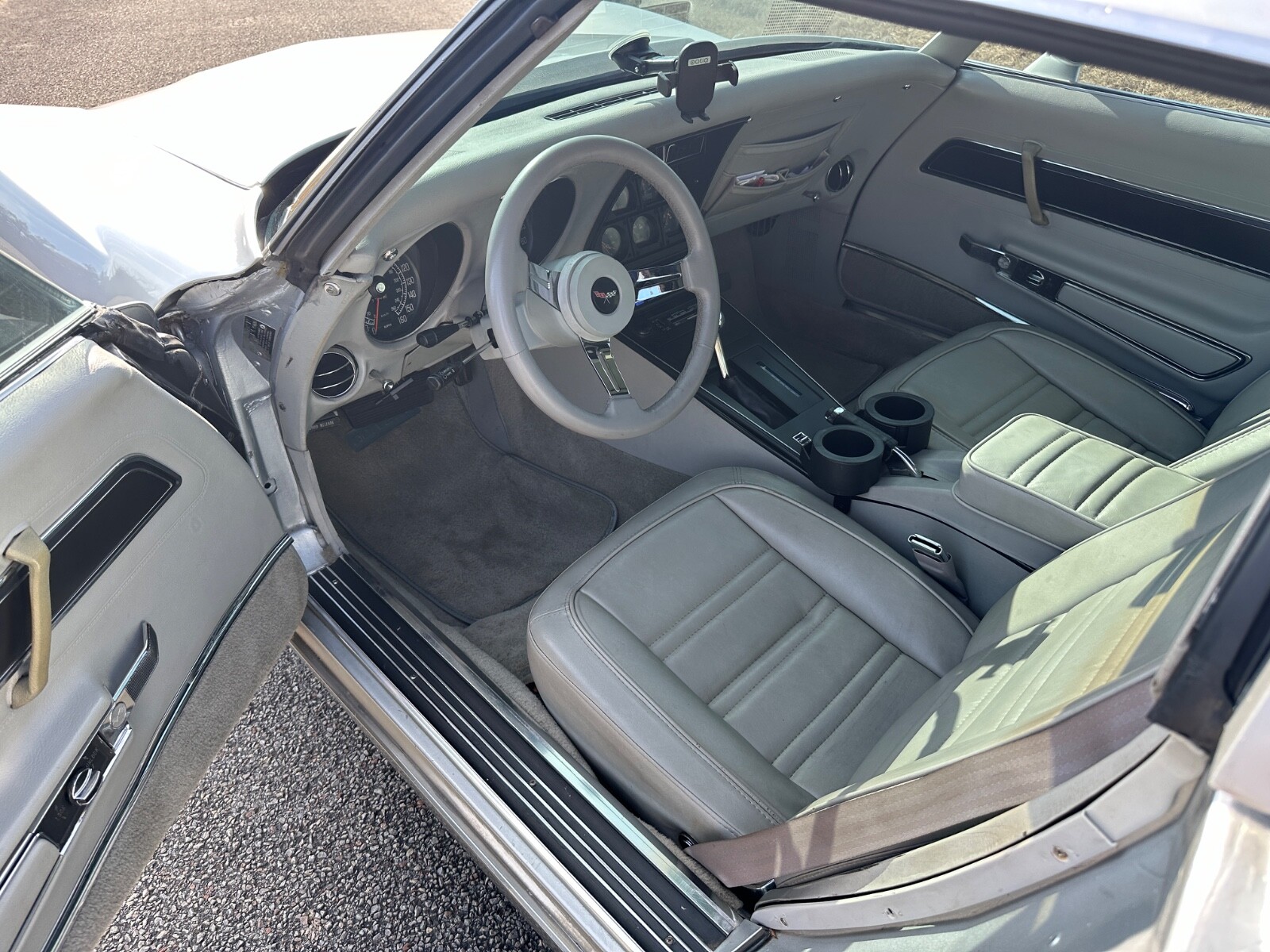 Chevrolet-Corvette-1977-Coupe-16