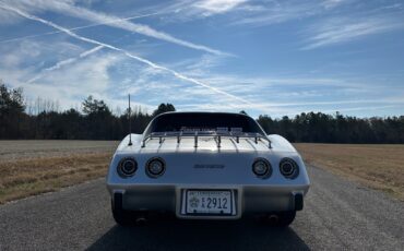 Chevrolet-Corvette-1977-Coupe-19