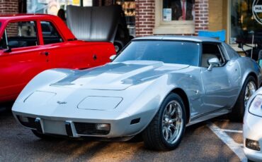 Chevrolet-Corvette-1977-Coupe-2