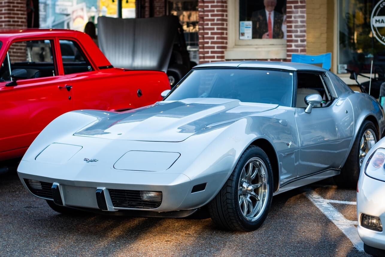 Chevrolet-Corvette-1977-Coupe-2