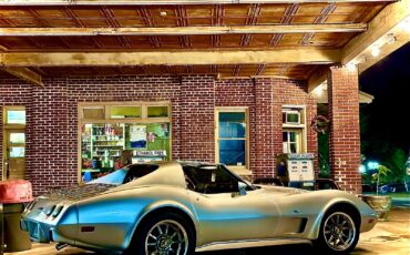 Chevrolet-Corvette-1977-Coupe-4