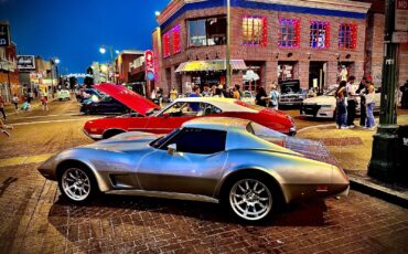 Chevrolet-Corvette-1977-Coupe
