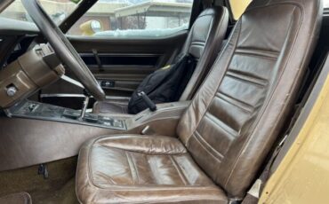 Chevrolet-Corvette-1977-Cream-Brown-leather-10