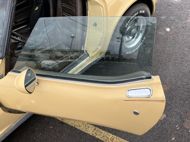 Chevrolet-Corvette-1977-Cream-Brown-leather-11