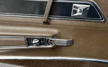Chevrolet-Corvette-1977-Cream-Brown-leather-4