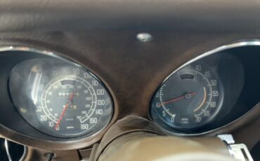 Chevrolet-Corvette-1977-Cream-Brown-leather-6