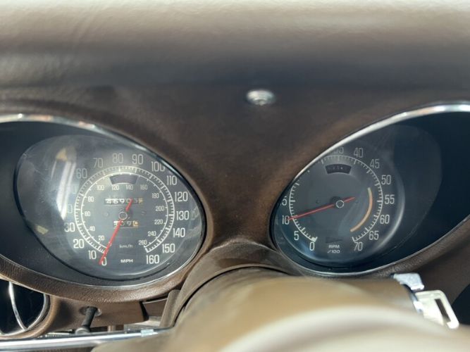 Chevrolet-Corvette-1977-Cream-Brown-leather-6