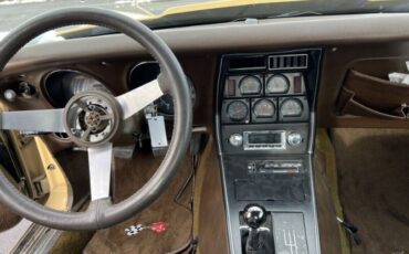 Chevrolet-Corvette-1977-Cream-Brown-leather-7