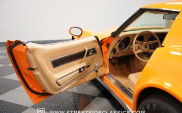 Chevrolet-Corvette-1977-Orange-Metallic-Buckskin-Tan-43