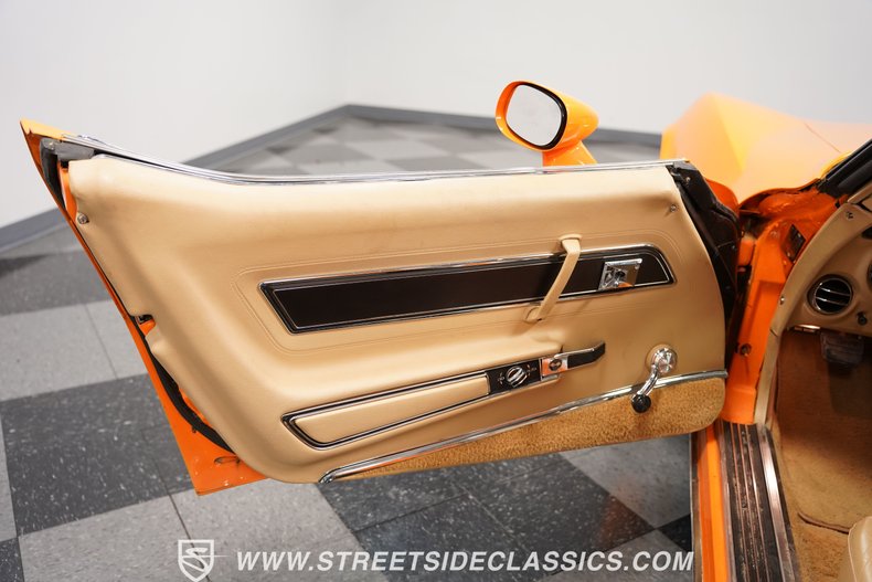 Chevrolet-Corvette-1977-Orange-Metallic-Buckskin-Tan-44