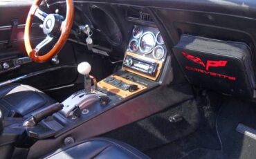 Chevrolet-Corvette-1977-Red-9