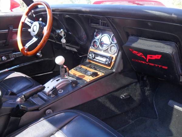 Chevrolet-Corvette-1977-Red-9