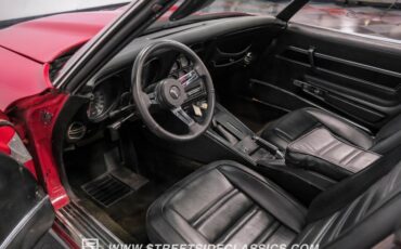 Chevrolet-Corvette-1977-Red-Black-2