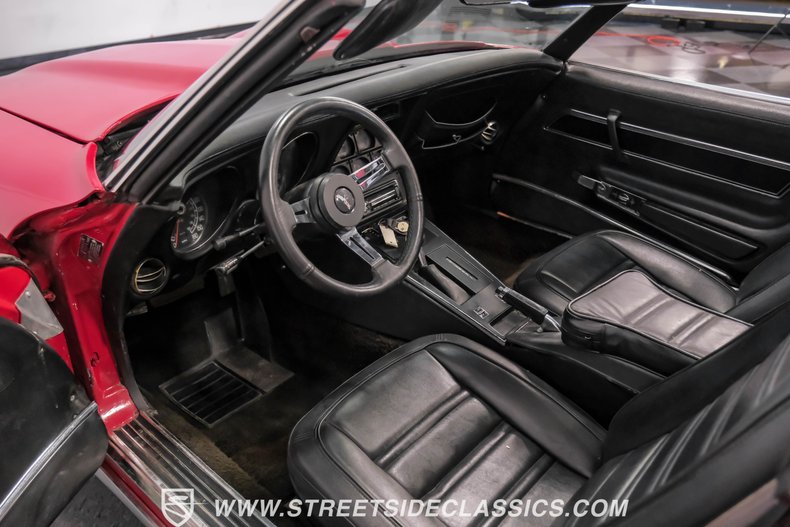 Chevrolet-Corvette-1977-Red-Black-2