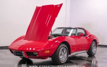 Chevrolet-Corvette-1977-Red-Black-37