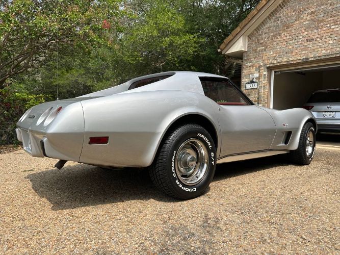 Chevrolet-Corvette-1977-Silver-4