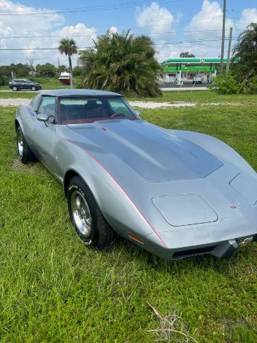 Chevrolet-Corvette-1977-Silver-Gray-Red-Leather-14