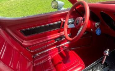 Chevrolet-Corvette-1977-Silver-Gray-Red-Leather-2