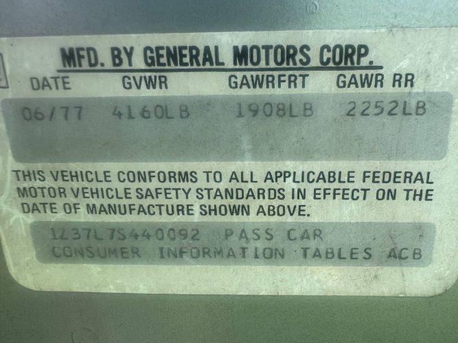 Chevrolet-Corvette-1977-Silver-Gray-Red-Leather
